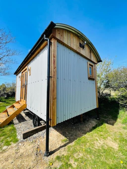 The Hut@Trefechan Wen - Coastal Coziness! Goodwick Kültér fotó