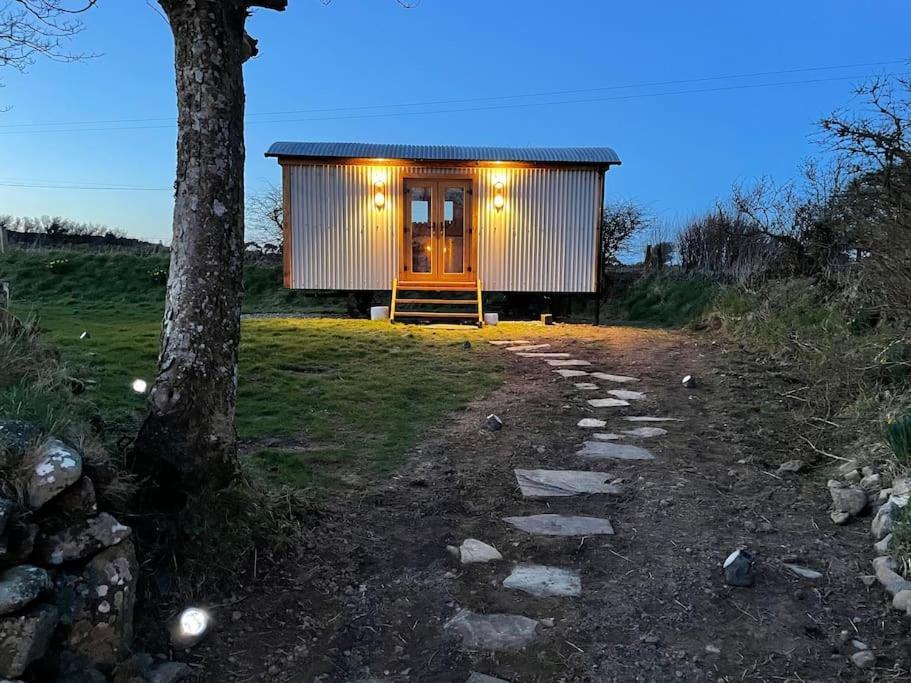 The Hut@Trefechan Wen - Coastal Coziness! Goodwick Kültér fotó