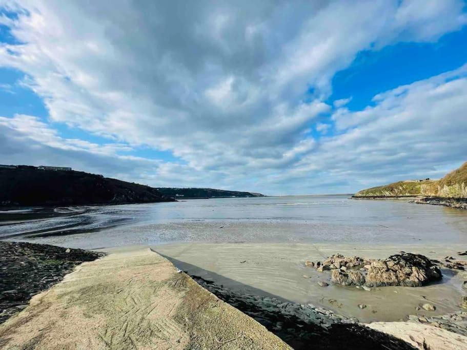 The Hut@Trefechan Wen - Coastal Coziness! Goodwick Kültér fotó