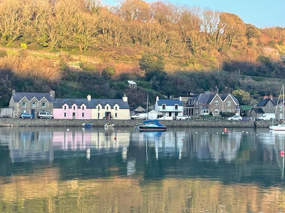 The Hut@Trefechan Wen - Coastal Coziness! Goodwick Kültér fotó