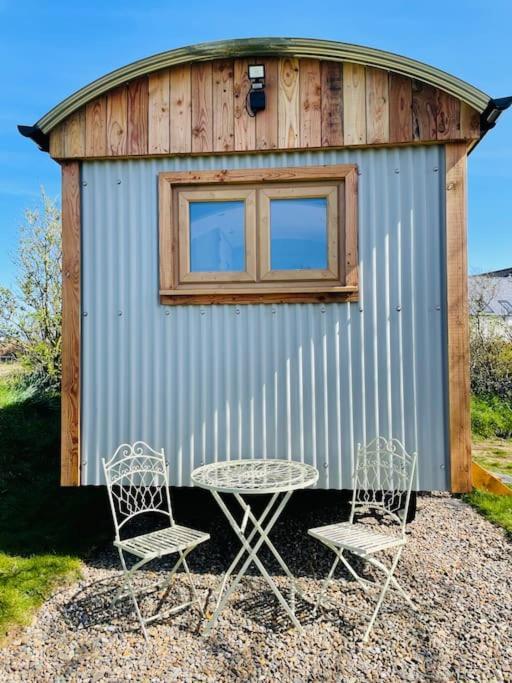 The Hut@Trefechan Wen - Coastal Coziness! Goodwick Kültér fotó