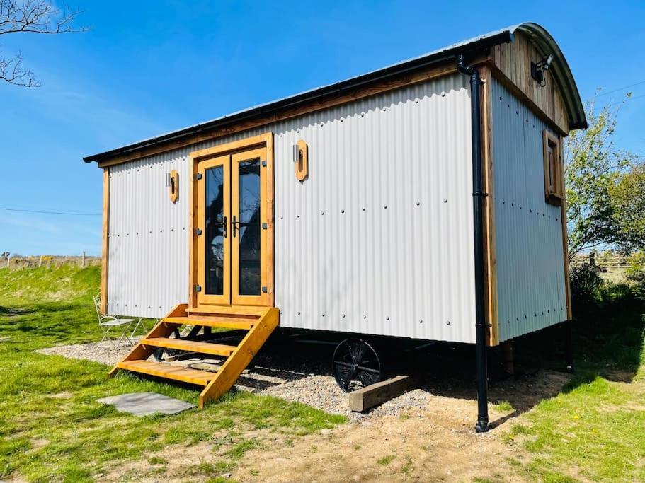 The Hut@Trefechan Wen - Coastal Coziness! Goodwick Kültér fotó