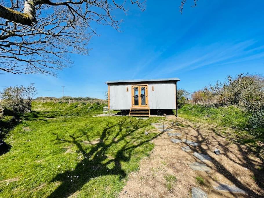 The Hut@Trefechan Wen - Coastal Coziness! Goodwick Kültér fotó