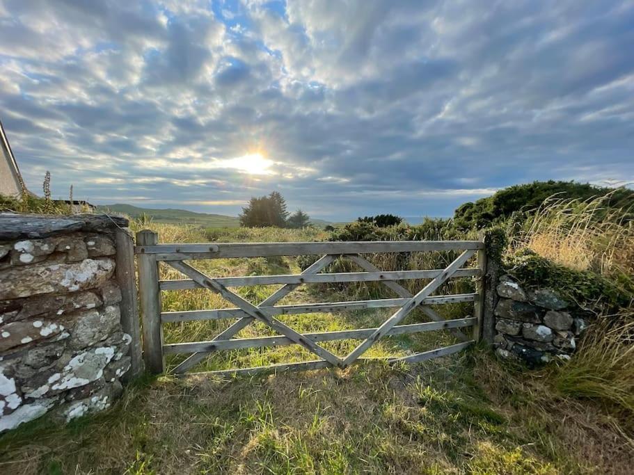 The Hut@Trefechan Wen - Coastal Coziness! Goodwick Kültér fotó