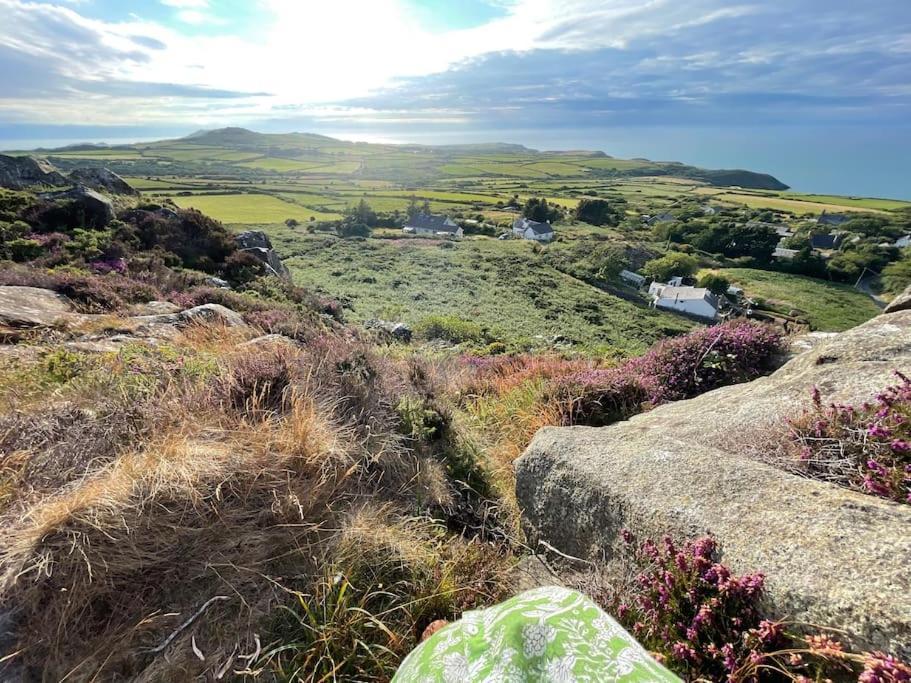 The Hut@Trefechan Wen - Coastal Coziness! Goodwick Kültér fotó